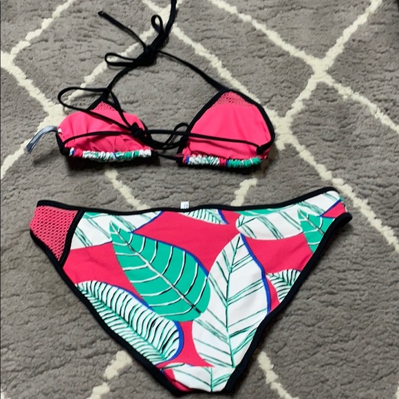 Aerie leaf print bikini swimsuit - Picture 3 of 4